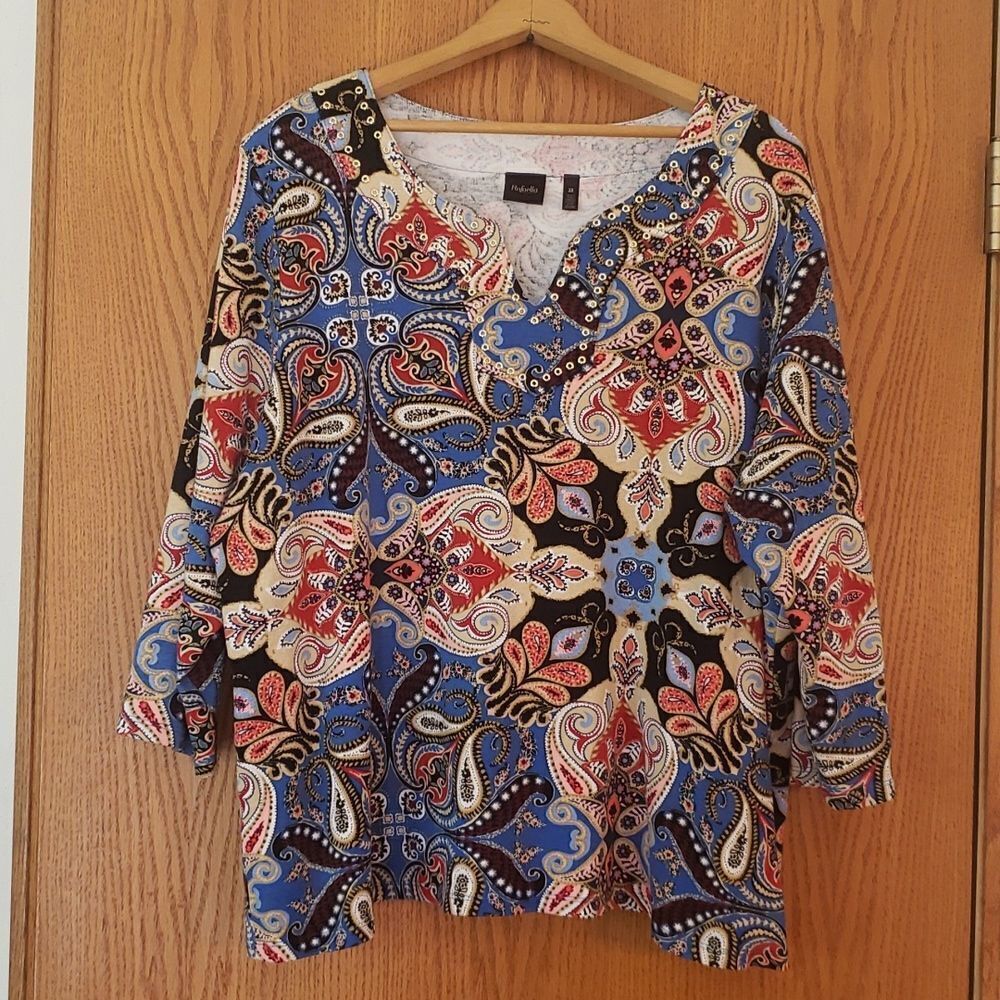 EUC Rafaella Pretty Multi-Colored Paisley Top V-Neck Grommet Embellishme…